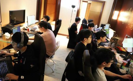 绝地求生九周年活动持续进行停机四小时